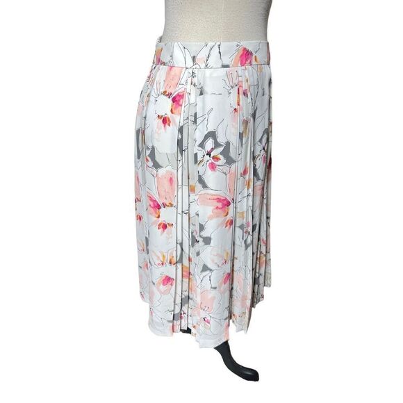 Karl Lagerfeld NWT Floral Pleated Summer Weight Skirt Size 4 - Picture 2 of 4